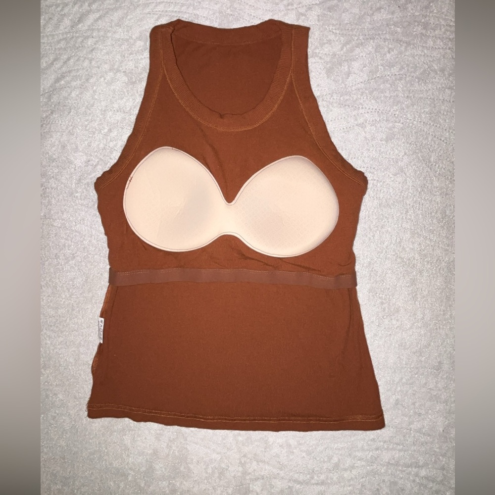 Chicme Ribbed Roundneck Built-in Bra Tank Top. - Picture 6 of 7